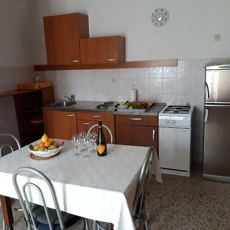 Roko Bnm Lägenhet Biograd Na Moru